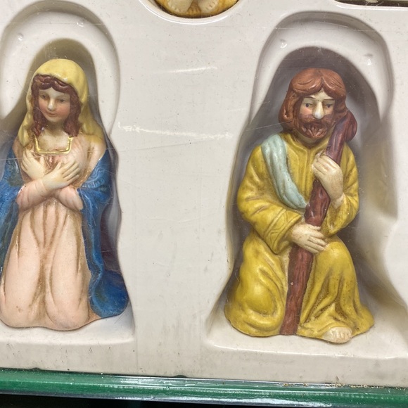 Nativity scene - Picture 9 of 17